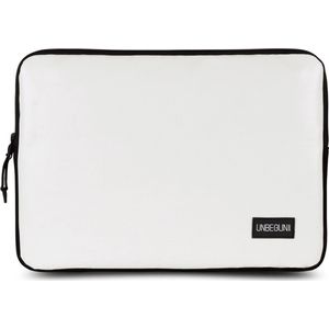 MacBook Pro 16 inch case van gerecycled materiaal (duurzaam) - Witte laptop sleeve/hoes voor de MacBook Pro 16 inch M3 (2023/2024)