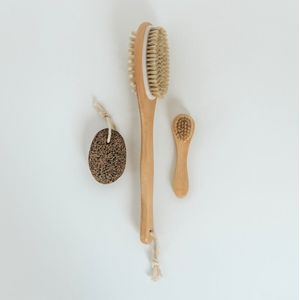 Oliva's - 3 in 1 Doucheset - Gezichtsborstel - Puimsteen / eelt verwijderaar - Rugborstel / Lichaamsborstel - Bamboe