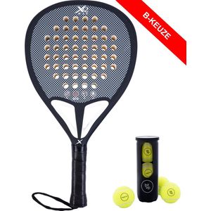 XQMax Padel Racket Carbon Zwart (B-Keuze) - met 3 Padel Ballen - Lichtgewicht Padelracket - Diamant vorm - Sweetspot - Geschikt voor Alle Niveaus