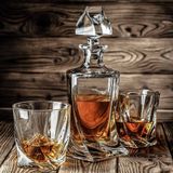 MikaMax - Twisted Whiskey Karaf - Whiskey Set - Incl. 2 Glazen en Whisky Stones - Inhoud 1L