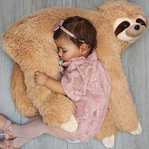 MikaMax Sloth Pillow – Origineel XL – 60 cm – Polyester knuffel – Luiaard knuffel - Baby Cadeau