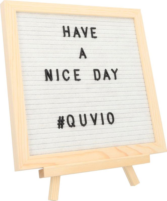 QUVIO Letterbord - Lichtbruin en Wit - Hout en Vilt - Inclusief Letters en Standaard