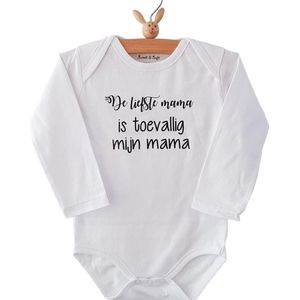 Rompertje baby tekst cadeau eerste moederdag De liefste mama is toevallig mijn mama  | Lange mouw | wit | maat 74/80 bekendmaking zwangerschap aanstaande baby jongen meisje unisex