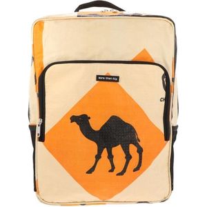 Laptop rugtas 15.6 inch van gerecyclede visvoerzakken - Trong kameel - 30 x 40 x 13 cm - Verstevigd laptopvak 26 x 39 cm (max. 15,6 inch) - laptop backpack - Sterk - Lichtgewicht: ca. 420 gram - duurzaam - upcycling - fairmade - handgemaakt