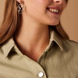 Lucardi - Oorbellen Bloem Open Bewerkt Zwart - Oorbellen - Staal - Goudkleurig