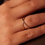 Lucardi - Gekruiste Ring - Zilver - Goldplated - Zirkonia