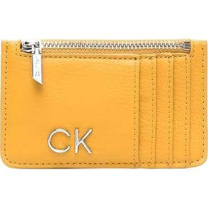 Calvin Klein, Gouden Portemonnee en Kaarthouder voor Moderne Vrouwen Geel, Dames, Maat:ONE Size