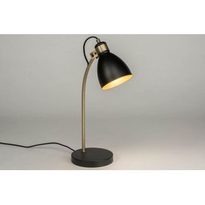 Trendy tafellamp in de kleuren combi zwart, goud en messing.