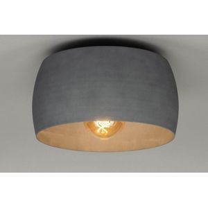 Industriële plafondlamp met betonlook