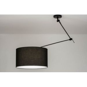Verstelbare zwarte hanglamp met knikarm en zwarte lampenkap