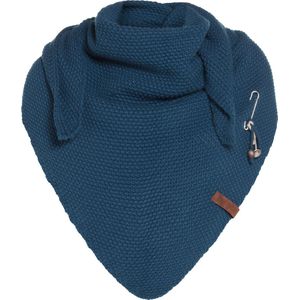 Knit Factory Coco Gebreide Omslagdoek - Driehoek Sjaal Dames - Dames sjaal - Wintersjaal - Stola - Wollen sjaal - Donkerblauwe sjaal - Petrol - 190x85 cm - Inclusief sierspeld
