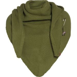 Knit Factory Coco Gebreide Omslagdoek - Driehoek Sjaal Dames - Dames sjaal - Wintersjaal - Stola - Wollen sjaal - Groene sjaal - Mosgroen - 190x85 cm - Inclusief sierspeld