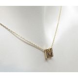 Gouden ketting met M zirkonia hanger