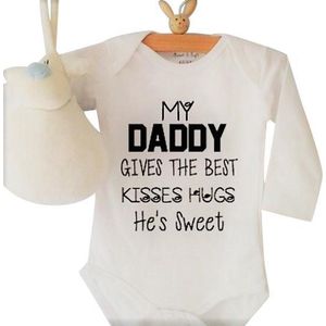 Baby Rompertje met tekst My daddy gives the best kisses hugs he is sweet | Lange mouw | wit | maat 62-68 romper papa lief i love Eerste Vaderdag cadeau bekendmaking zwangerschap aanstaande baby jongen meisje unisex