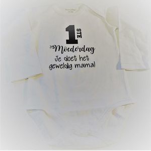 Rompertje baby tekst cadeau eerste moederdag | eerste moederdag je doet het geweldig mama | Lange mouw | wit zwart | maat 50-56  bekendmaking zwangerschap aanstaande baby jongen meisje unisex