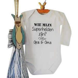Baby Rompertje met tekst Wie mijn superhelden zijn? Mijn opa en oma!  | Lange mouw | wit | maat 74/80