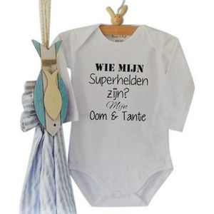 Baby Rompertje met tekst Wie mijn superhelden zijn? Mijn oom en tante!  | Lange mouw | wit | maat 74/80