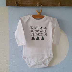 Baby Rompertje met tekst unisex It’s beginning to look a lot like Christmas  | Lange mouw | wit | maat 50/56 mijn eerste kerstmis baby kleding kerst Kerstkleding kerstpakje aankondiging bekendmaking zwangerschap cadeau voor de liefste aanstaande