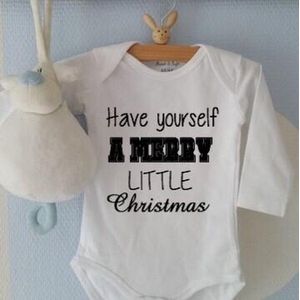 Rompertje baby unisex Have yourself a merry little christmas  | Lange mouw | wit | maat 50/56 kerst cadeautje zwangerschap aankondigen opa en oma oom en tante  ( zwangerschapsaankondiging geboorte baby aankondiging maand december uitgerekend cadeau )
