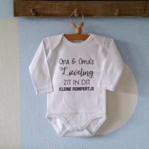 Baby Rompertje met tekst Opa en Oma’s lieveling zit in dit kleine rompertje | Lange mouw | wit | maat 50/56