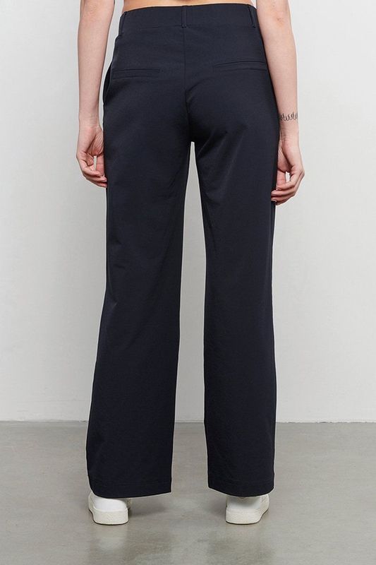 &Co woman - Travel B - Donkerblauwe Broek - Straight Fit - XS