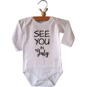 Baby Rompertje tekst aankondiging zwangerschap Zwangerschapsaankondiging maand See you in July Juli| Lange mouw | wit | maat 50/56 jongen meisje unisex | Cadeau voor de liefste aanstaande oma en opa mama papa oom tante | Bekendmaking zwangerschap