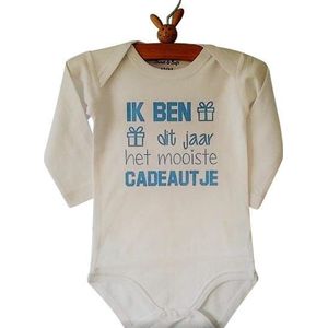Rompertje baby met tekst jongen Rompertje Ik ben dit jaar het mooiste cadeautje | Lange mouw | wit met blauw | maat 50/56 | liefste cadeau eerste vaderdag moederdag verjaardag papa mama