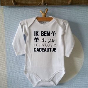 Rompertje baby met tekst jongen meisje Rompertje Ik ben dit jaar het mooiste cadeautje | Lange mouw | wit zwart | maat 62/68  cadeau eerste Moederdag liefste mama Vaderdag papa