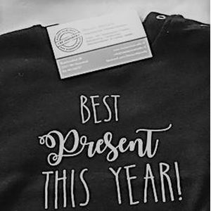 Baby Romper zwart met tekst bedrukking best present this year | lange mouw | zwart wit | maat 74/80 | cadeau zwangerschap aankondiging mama liefste worden voor verjaardag I love allerliefste cadeautje kind baby tekst papa moederdag vaderdag