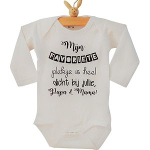 Baby Rompertje met tekst  Mijn favoriete plekje is heel dicht bij jullie papa en mama!  | Lange mouw | wit | maat 74/80