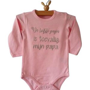 Baby Rompertje licht rose meisje met tekst De liefste papa is toevallig mijn papa | lange mouw | roze met zilver | maat 98-104 cadeau vaderdag verjaardag