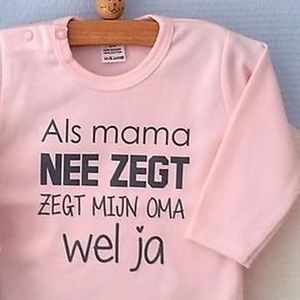 Baby Rompertje licht rose meisje met tekst | Als mama nee zegt zegt mijn oma wel ja | lange mouw | roze met donkergrijs | maat 62/68