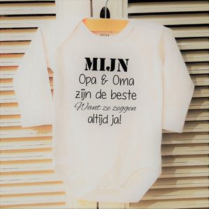 Baby Rompertje met tekst  opdruk Mijn Opa en Oma zijn de beste want ze zeggen altijd ja! | lange mouw | wit met zwart | maat 74/80 | I love liefste cadeautje verjaardag