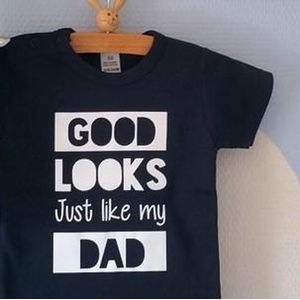 Baby Romper blauw met tekst opdruk good looks just like my dad  | korte mouw | donker blauw met wit | maat 74/80 | lijk op knap sexy perfect geluksvogel  bekendmaking zwangerschap aanstaande baby jongen