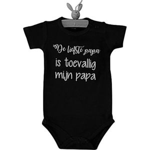Baby Romper zwart met tekst bedrukking de liefste papa is toevallig mijn papa | korte mouw | zwart wit | maat 50/56