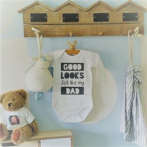 Baby Rompertje tekst eerste Vaderdag cadeau papa | good looks just like my dad | lange mouwen | wit zwart | maat 98-104 | mooiste cadeautje kind cadeautje liefste lief leukste mijn is de allerbeste best verjaardag jarig gefeliciteerd