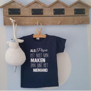 Shirtje baby tekst blauw Shirtje baby tekst blauw  eerste vaderdag cadeau |  Als papa het niet kan maken dan lukt het niemand  | Lange of korte mouw | donkerblauw met wit| maat 56-110