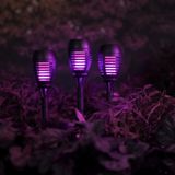 Set van 4x stuks solar tuinfakkel zwart met vlameffect 27 cm kleurveranderend effect - Tuinverlichting