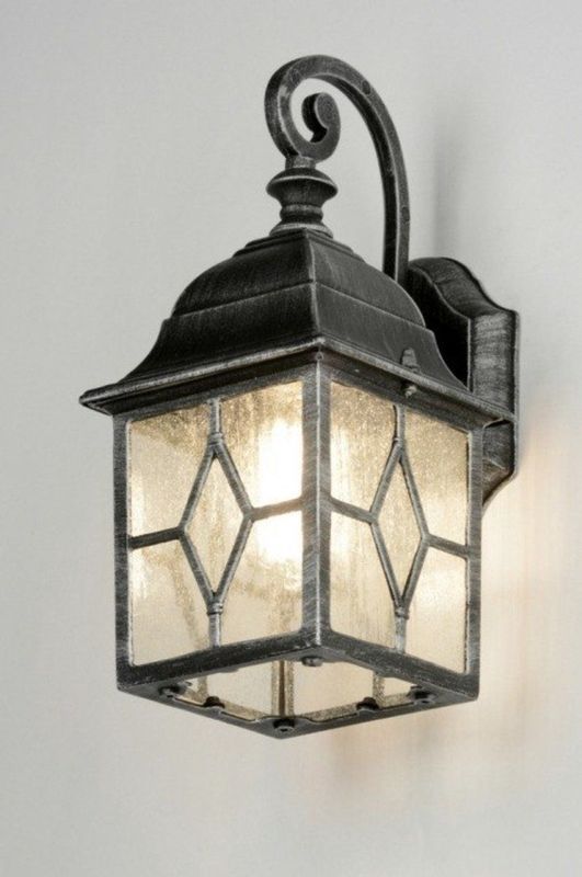 Vintage buitenlantaarn in antiek zilver met glas in lood look en schemersensor