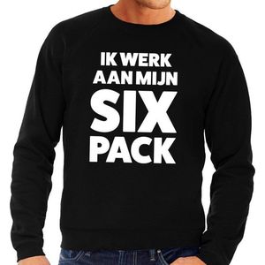 Ik werk aan mijn SIX Pack tekst sweater zwart voor heren - Feesttruien