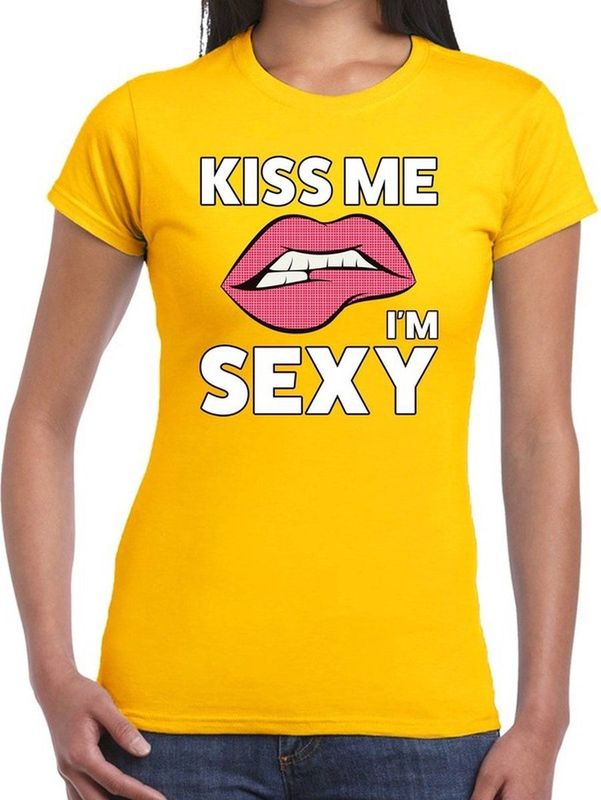 Kiss me I am sexy t-shirt geel dames - feest shirts dames