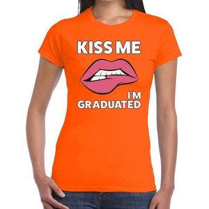 Kiss me i am gratuaded t-shirt oranje dames