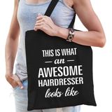 Awesome hairdresser / geweldige kapster cadeau katoenen tas zwart voor dames - kado tas /  beroepen / tasje / shopper