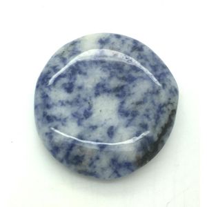 Blauw kwarts pocketstone handsteen 4 cm edelsteen helpt bij hoofdpijn