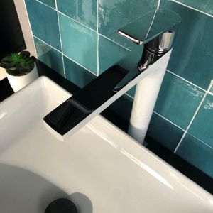 Wastafelmengkraan Lambro Opbouw Rond Met Hendel Wit Chroom Hoog