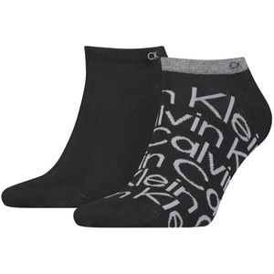 Calvin Klein Jeans Sneakersocken CK MEN SNEAKER 2P ALL OVER PRINT (2 Paar) Verstärkte Ferse und Spitze für zusätzliche Strapazierfähigkeit