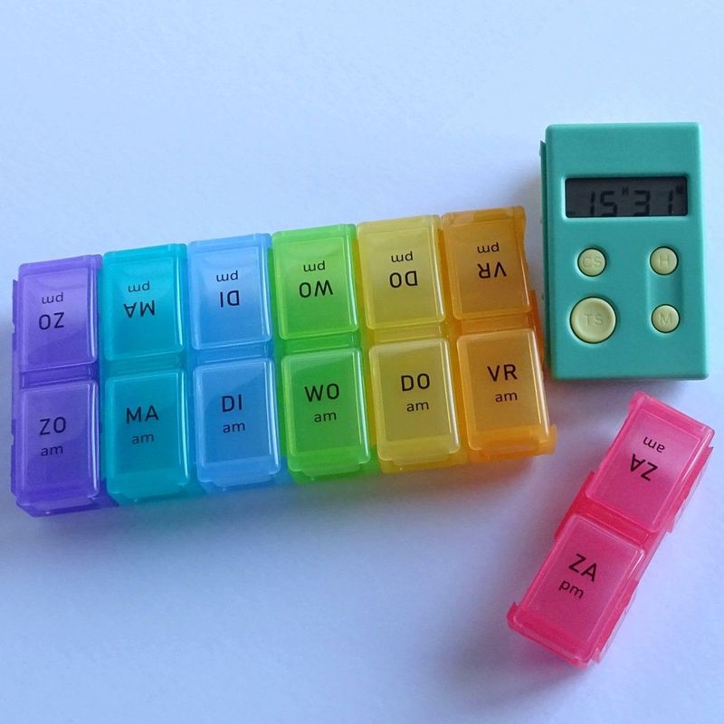 Pillendoos - 6 instelbare dagelijkse alarmen - afneembare weeklader-gekleurde doosjes - per dag los te koppelen