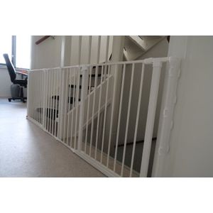 BabyDan Multidan Veiligheidspoort - Uitschuifbaar Metaal Hekje 62,5-106,8 Cm | Wit