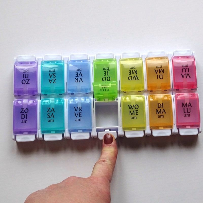 Weeklader - Medicijndoos - Geschikt voor 7 dagen - Met Drukknoppen