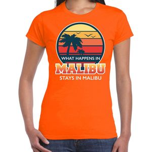 Malibu zomer t-shirt / shirt What happens in Malibu stays in Malibu voor dames - oranje - Malibu party / vakantie outfit / kleding/ feest shirt XL